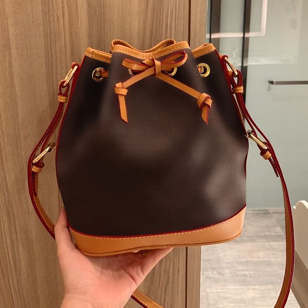 new designer women real leather letter printing bucket bag mansur lady genuine leather shoulder bags gavriel leather handbag ing
new designer women real leather letter printing bucket bag mansur lady genuine leather shoulder bags gavriel leather handbag ing