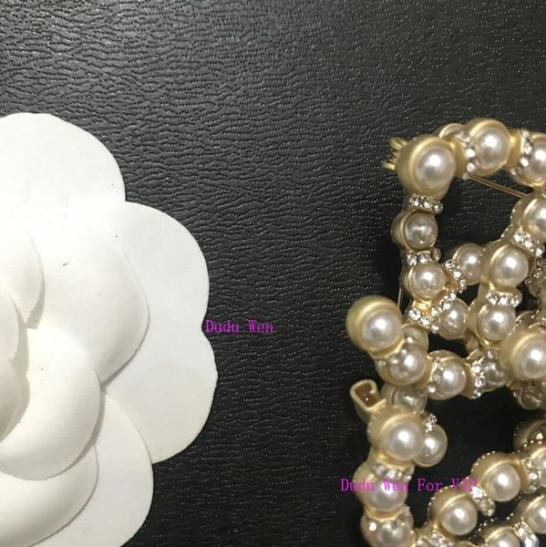 5x3cm fashion brooch with shinning rhinestone pearl classic fashion symbol brooch accessories party pin good souvenir with stamp
5x3cm fashion brooch with shinning rhinestone pearl classic fashion symbol brooch accessories party pin good souvenir with stamp