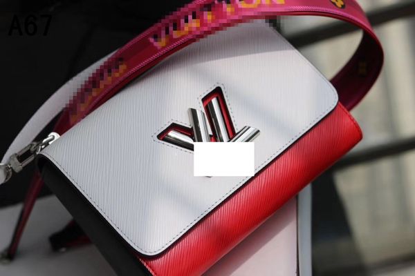 candy thick acrylic chain design luxurious leather crossbody bags for women 2020 solid color travel transparent shoulder handbags
candy thick acrylic chain design luxurious leather crossbody bags for women 2020 solid color travel transparent shoulder handbags