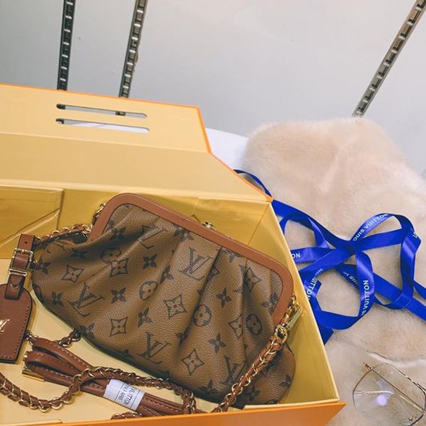 women leather crossbody bag luxury designer shoulder bags new arrival female clutches handbags trend style lady cloud bag bolso bandolera
women leather crossbody bag luxury designer shoulder bags new arrival female clutches handbags trend style lady cloud bag bolso bandolera