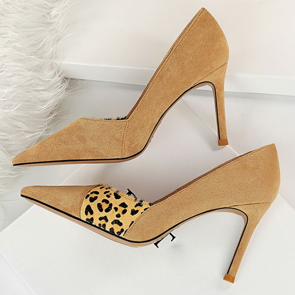 2020 autumn women 8cm extreme high heels pumps fenty beauty suede fetish thin high heels pointed toe leopard wedding shoes, Black
2020 autumn women 8cm extreme high heels pumps fenty beauty suede fetish thin high heels pointed toe leopard wedding shoes, Black