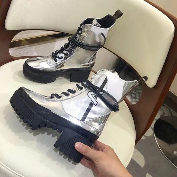 2020-2019e r fashion thick with thick martin boots women, wild casual shoes fashion wild boots, size: 34-42
2020-2019e r fashion thick with thick martin boots women, wild casual shoes fashion wild boots, size: 34-42