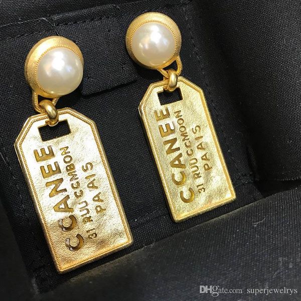 new 925 silver needle retro pearl alphabet earrings female designer earrings luxury designer jewelry women earrings golden bronze medal
new 925 silver needle retro pearl alphabet earrings female designer earrings luxury designer jewelry women earrings golden bronze medal