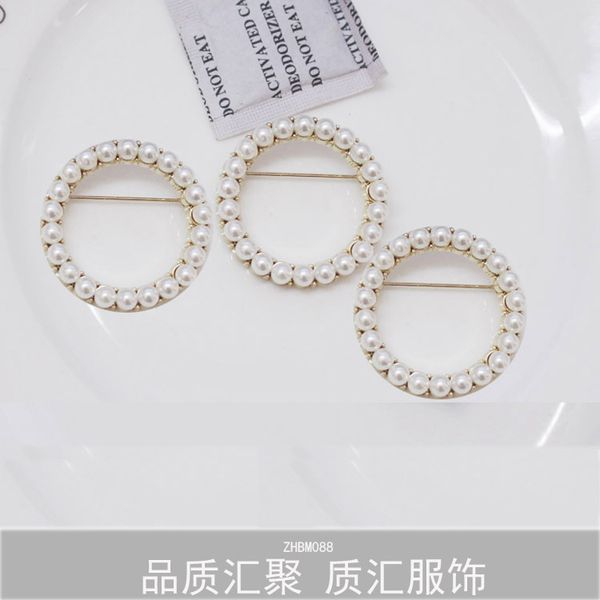 elegant pearl alloy buckle round brooch simple women shawl clip cute silk scarf buckle clip fashion jewelry, Gray
elegant pearl alloy buckle round brooch simple women shawl clip cute silk scarf buckle clip fashion jewelry, Gray