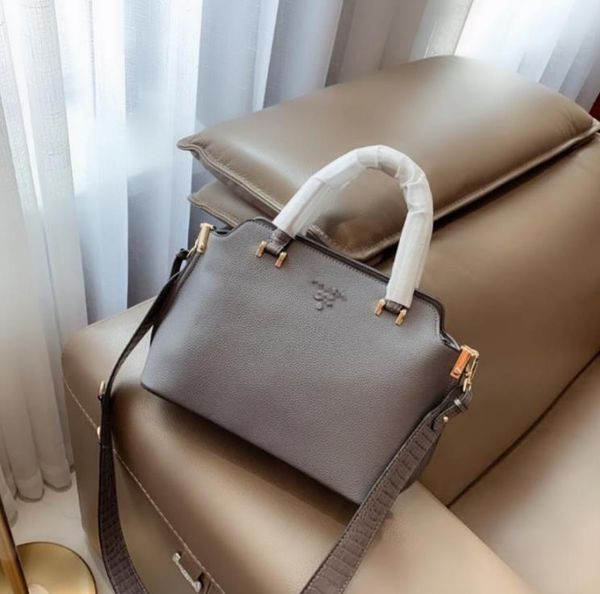 женщины дизайнер сумки плеча мода роскошные сумки сумки женские марка crossbody сообщение открытый сумки конструктора p01 л 20030905w xz
женщины дизайнер сумки плеча мода роскошные сумки сумки женские марка crossbody сообщение открытый сумки конструктора p01 л 20030905w xz