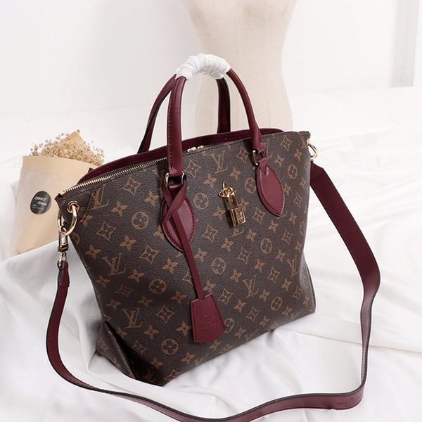 fast delivery womens bag designer luxury sacs pour femmes ladies shoulder bag large capacity crossbody handbags leather totes messenger bags
fast delivery womens bag designer luxury sacs pour femmes ladies shoulder bag large capacity crossbody handbags leather totes messenger bags