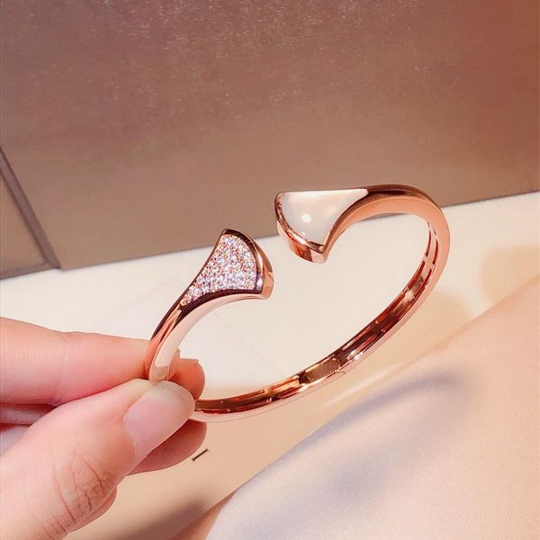 selling diamond white mother-of-pearl scallop-shaped ladies bracelet gift exquisite ball bracelet jewelry temperament, Black
selling diamond white mother-of-pearl scallop-shaped ladies bracelet gift exquisite ball bracelet jewelry temperament, Black