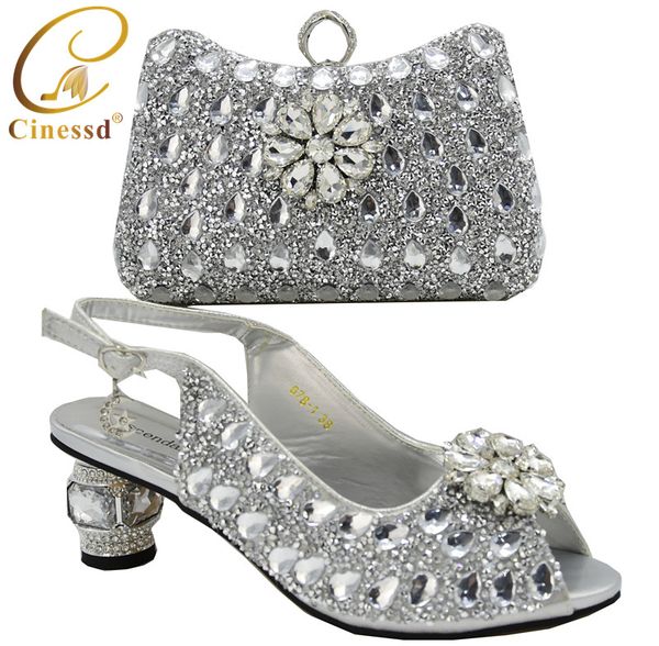 nigerian style shoes and bag set decorated with rhinestone women shoes high heel italian ladies and bags to match set, Black
nigerian style shoes and bag set decorated with rhinestone women shoes high heel italian ladies and bags to match set, Black