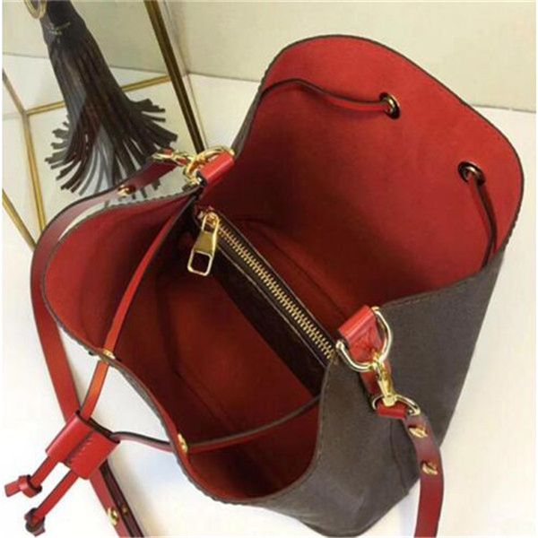 yy 2020 женщины сумка кисточкой сумки на ремне сумки crossbody lady vintage punk сумки модные сумки посыльного
yy 2020 женщины сумка кисточкой сумки на ремне сумки crossbody lady vintage punk сумки модные сумки посыльного