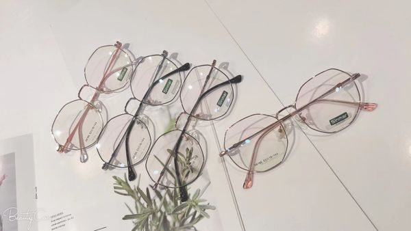 frame leisure glasses business alloy famous products color foot polygon glasses frame shesenmashang student 58186, Silver
frame leisure glasses business alloy famous products color foot polygon glasses frame shesenmashang student 58186, Silver