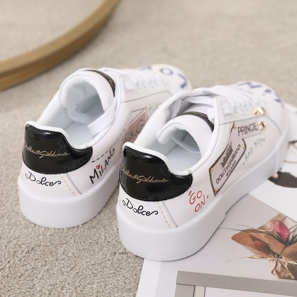 j2020 new embroidered graffiti leather casual shoes outdoor men and women sports shoes fashion wild couple shoes, size 35-451, Black
j2020 new embroidered graffiti leather casual shoes outdoor men and women sports shoes fashion wild couple shoes, size 35-451, Black