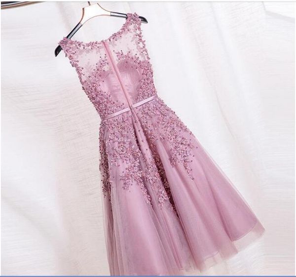 2020 new crew neck lace a line knee length homecoming dresses organza applique beaded short cocktail party dress evening gowns cps298, Red
2020 new crew neck lace a line knee length homecoming dresses organza applique beaded short cocktail party dress evening gowns cps298, Red