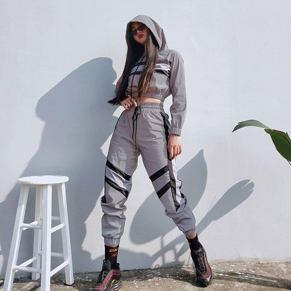 2020 european and american new women's spring and autumn personality reflective fabric contrast stitching hooded sports suit, White;black
2020 european and american new women's spring and autumn personality reflective fabric contrast stitching hooded sports suit, White;black