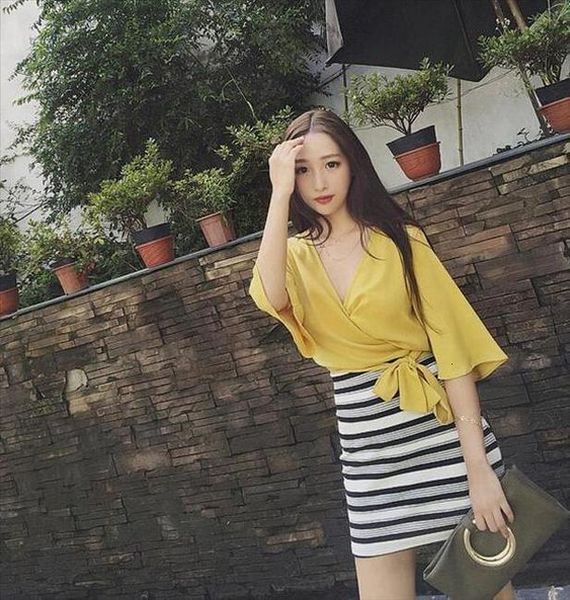 sweet half flare sleeves deep v neck bandage bow blouses women summer autumn crop chiffon beach short shirts, White
sweet half flare sleeves deep v neck bandage bow blouses women summer autumn crop chiffon beach short shirts, White