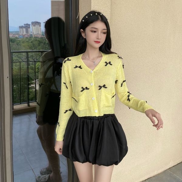 2020 new network red korean-style long-sleeved thin sunscreen cardigan loose slimming sweet temperament short sweater women, White
2020 new network red korean-style long-sleeved thin sunscreen cardigan loose slimming sweet temperament short sweater women, White