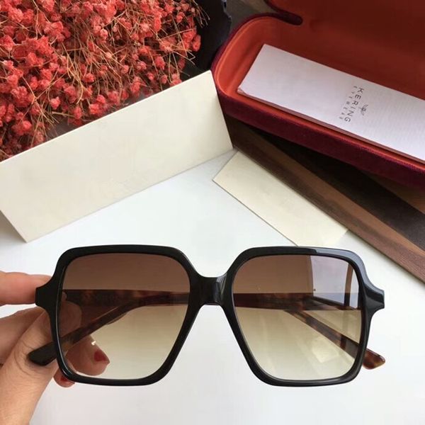 2020 new spring g0375s lightweight sunglasses uv400 female square gradient lenses plank muti-color stripe design56-16-140 full-set case 
2020 new spring g0375s lightweight sunglasses uv400 female square gradient lenses plank muti-color stripe design56-16-140 full-set case