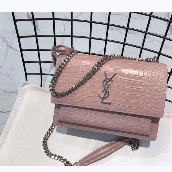 2020s designer luxury shoulder bag with original box, designer hand-made with high-quality materials for fast delivery within 10 days, Red;black
2020s designer luxury shoulder bag with original box, designer hand-made with high-quality materials for fast delivery within 10 days, Red;black