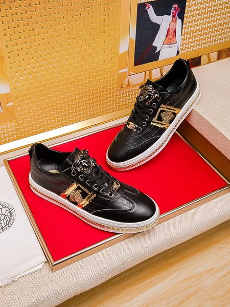 2020s young luxury design printed embroidery stitching men's low-lace-up casual shoes, high-quality fashionable wild sports shoes, Black
2020s young luxury design printed embroidery stitching men's low-lace-up casual shoes, high-quality fashionable wild sports shoes, Black