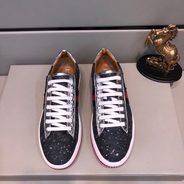 2019t new embroidered bee pattern leather white shoes, trend wild flat-bottomed sneakers, comfortable shoes original box packaging: 38-44111, Black
2019t new embroidered bee pattern leather white shoes, trend wild flat-bottomed sneakers, comfortable shoes original box packaging: 38-44111, Black