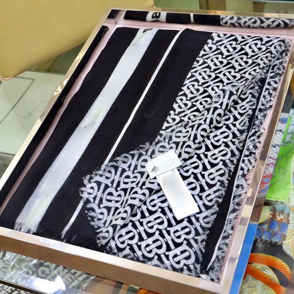 printing process long scarf designer scarf bucket hat hats baseball cap women luxury designer scarves silk designer head scarf, Blue;gray
printing process long scarf designer scarf bucket hat hats baseball cap women luxury designer scarves silk designer head scarf, Blue;gray