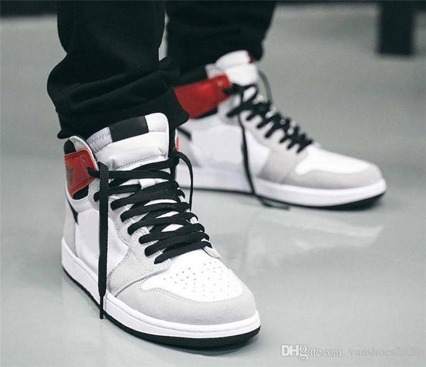2020 release authentic light smoke grey 1 high og white black varsity red 555088-126 1s basketball shoes designers with original box
2020 release authentic light smoke grey 1 high og white black varsity red 555088-126 1s basketball shoes designers with original box