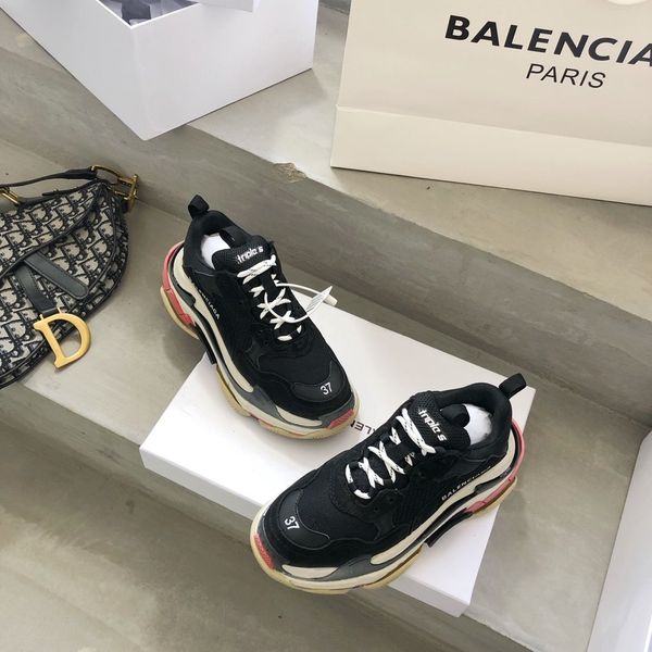 2020 new bc triple s sneakers couple everyday casual shoes luxury designer high-quality thick-soled breathable sneakers
2020 new bc triple s sneakers couple everyday casual shoes luxury designer high-quality thick-soled breathable sneakers