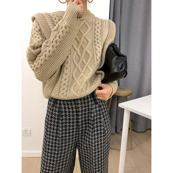 women sweater 2020 autumn and winter new silhouette thick woven ribs stacked in a twisted pullover sweater, White;black
women sweater 2020 autumn and winter new silhouette thick woven ribs stacked in a twisted pullover sweater, White;black