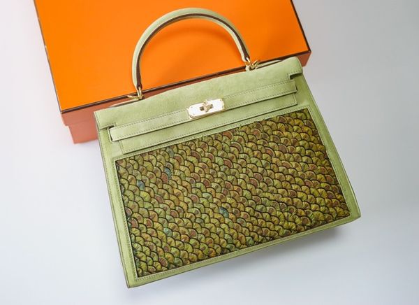 orginal light green peacock art design handbag,fully handmade,wax thread,many colors with different size for chosen
orginal light green peacock art design handbag,fully handmade,wax thread,many colors with different size for chosen