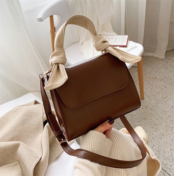 new retro fashion bag female korean version of simple black and white wild one shoulder messenger handbag
new retro fashion bag female korean version of simple black and white wild one shoulder messenger handbag
