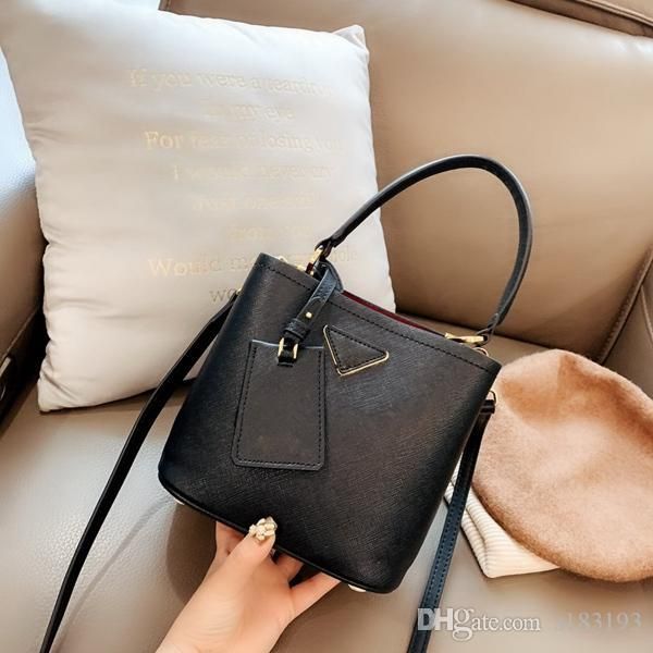 designer handbag tote bag famous shoulder bags real leather handbags fashion crossbody bag female business lapbags
designer handbag tote bag famous shoulder bags real leather handbags fashion crossbody bag female business lapbags