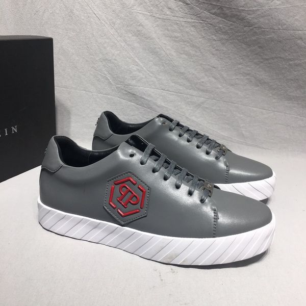 2020 k5 leather lace-up fashion casual mens luxury designer shoes classic flat shoes mens sneakers original box, Black
2020 k5 leather lace-up fashion casual mens luxury designer shoes classic flat shoes mens sneakers original box, Black