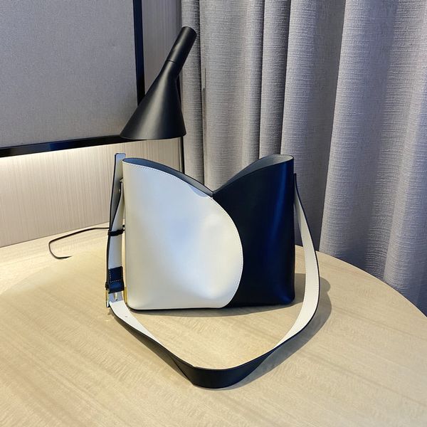 stitching contrast color shoulder diagonal bucket bags for women 2020 cow leather bag
stitching contrast color shoulder diagonal bucket bags for women 2020 cow leather bag