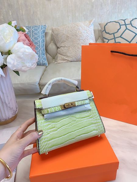 imported fog face american alligator skin all hand - made wax thread sewing kaili bag good-looking spring and autumn
imported fog face american alligator skin all hand - made wax thread sewing kaili bag good-looking spring and autumn