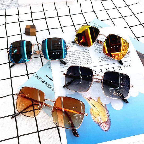 sunglasses fashion children's classic box fm003 metal zhongda tong street manufacturer's glasses, White;black
sunglasses fashion children's classic box fm003 metal zhongda tong street manufacturer's glasses, White;black
