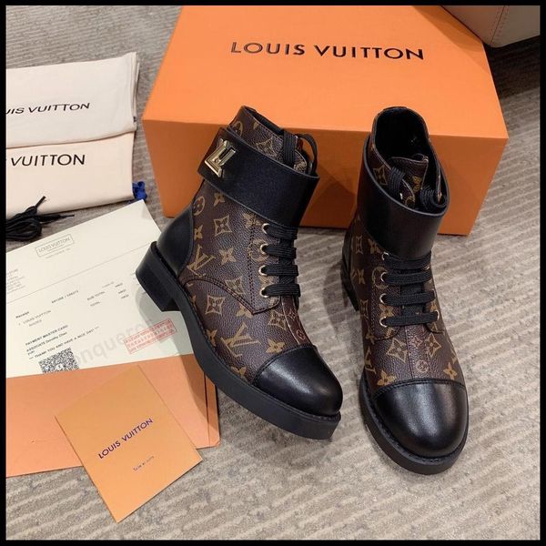 38 designer luxury casual fashion short boots, outdoor casual travel shoes, fast delivery, original box, Black
38 designer luxury casual fashion short boots, outdoor casual travel shoes, fast delivery, original box, Black