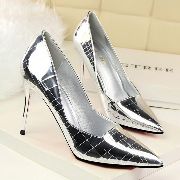 retro european and american simple wine glass with high heel shallow mouth pointed nightclub metal sense high heel women's shoes, Black
retro european and american simple wine glass with high heel shallow mouth pointed nightclub metal sense high heel women's shoes, Black