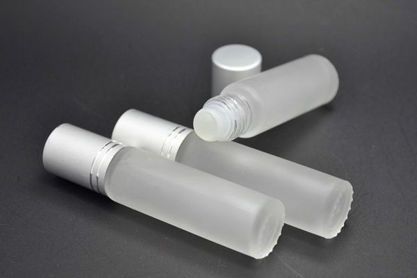 4pcs/pack 10ml thick glass roll on perfume bottle frosted essential oil vials with stainless steel roller ball and silver cap
4pcs/pack 10ml thick glass roll on perfume bottle frosted essential oil vials with stainless steel roller ball and silver cap