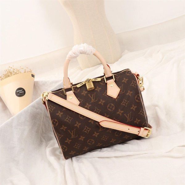 2020 высокого качества женщин сумки роскошная женская сумки плеча crossbody сумка на молнии кожа trend top handle tote ladies crossbody сумо 
2020 высокого качества женщин сумки роскошная женская сумки плеча crossbody сумка на молнии кожа trend top handle tote ladies crossbody сумо