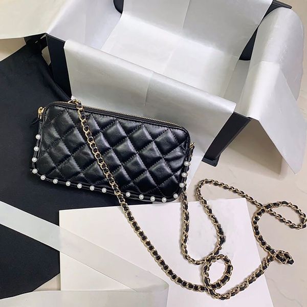 the new artificial pearl chain wallet in the special counter can be put into mobile phones in the middle of multiple card slots
the new artificial pearl chain wallet in the special counter can be put into mobile phones in the middle of multiple card slots