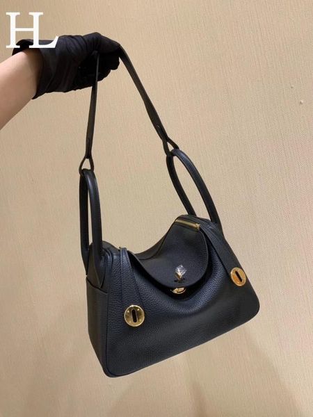 the ladies luxury fashion wallet quality classic 100% leather brand famous ladies dhl ing 
the ladies luxury fashion wallet quality classic 100% leather brand famous ladies dhl ing