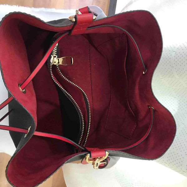 colorful flower design element ladies cosmetic bag zipper handbag round bag body pvc material clutch bag wallet with box
colorful flower design element ladies cosmetic bag zipper handbag round bag body pvc material clutch bag wallet with box