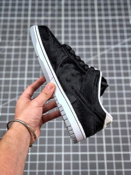 новый медик игрушка х sb dunk low be @ rbrick скейт обувь черный парус волосатая верхние кроссовки мужчины спорт кроссовки с коробкой
новый медик игрушка х sb dunk low be @ rbrick скейт обувь черный парус волосатая верхние кроссовки мужчины спорт кроссовки с коробкой