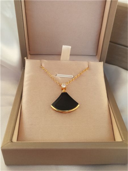 the latest fashion brand of 2020 is designed for women aristocracy brand necklace simple style suitable for all occasions, Golden;silver
the latest fashion brand of 2020 is designed for women aristocracy brand necklace simple style suitable for all occasions, Golden;silver