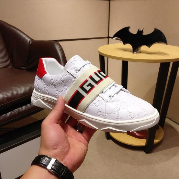 2020w fashion graffiti hand-painted alphabet leather low-flat sneakers, high-quality casual wild trendy men's shoes, size: 38-45, Black
2020w fashion graffiti hand-painted alphabet leather low-flat sneakers, high-quality casual wild trendy men's shoes, size: 38-45, Black