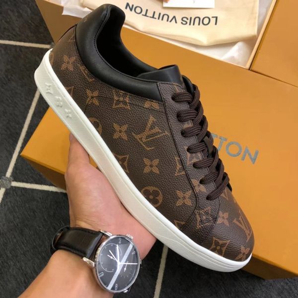 39 men's designer casual sports shoes, fashion brand outdoor casual shoes, trainers. fast delivery in original box packaging, Black
39 men's designer casual sports shoes, fashion brand outdoor casual shoes, trainers. fast delivery in original box packaging, Black