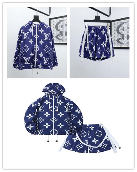 2020 new fashion medusa mens designer tracksuits sets for luxury spring running blue printed hooded jackets+sweatpants tracksuits sets 2pcs, Gray
2020 new fashion medusa mens designer tracksuits sets for luxury spring running blue printed hooded jackets+sweatpants tracksuits sets 2pcs, Gray