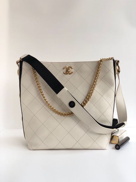 new autumn/winter hippie bag faille badge with edge design metal buckle shoulder strap with adjustable length fashion autumn/winter essentia
new autumn/winter hippie bag faille badge with edge design metal buckle shoulder strap with adjustable length fashion autumn/winter essentia