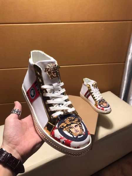 2020w autumn and winter high-end men's high-casual shoes, fashion trend outdoor sports shoes, original box packaging, size: 38-45
2020w autumn and winter high-end men's high-casual shoes, fashion trend outdoor sports shoes, original box packaging, size: 38-45