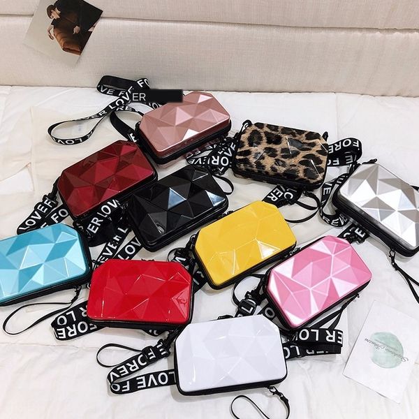 2020 new women's edge lattice fashion shoulder small square cosmetic small square women's messenger shoulder hand bag cosmetic bag, White
2020 new women's edge lattice fashion shoulder small square cosmetic small square women's messenger shoulder hand bag cosmetic bag, White