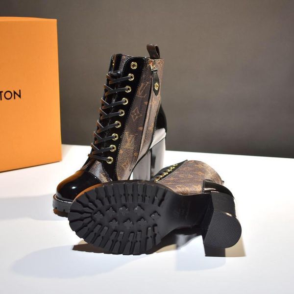 2020l luxury custom leather high-heeled martin boots, fashionable wild thick heel women's short boots lace-up single boots, size: 35-41, Black
2020l luxury custom leather high-heeled martin boots, fashionable wild thick heel women's short boots lace-up single boots, size: 35-41, Black